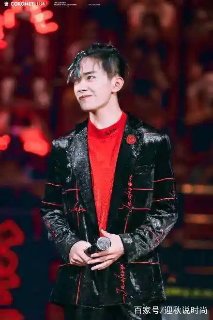 易烊千玺新发型超帅气,脏辫摇滚风,网友:激发了体内的荷尔蒙!