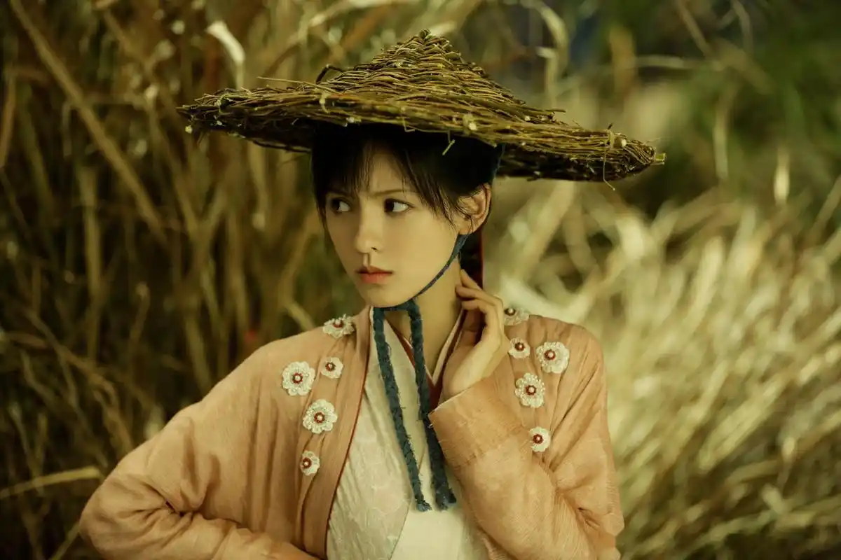 福利来了,小室特献上压箱底的"法宝"美照一组,庆#电视剧琉璃# 开播