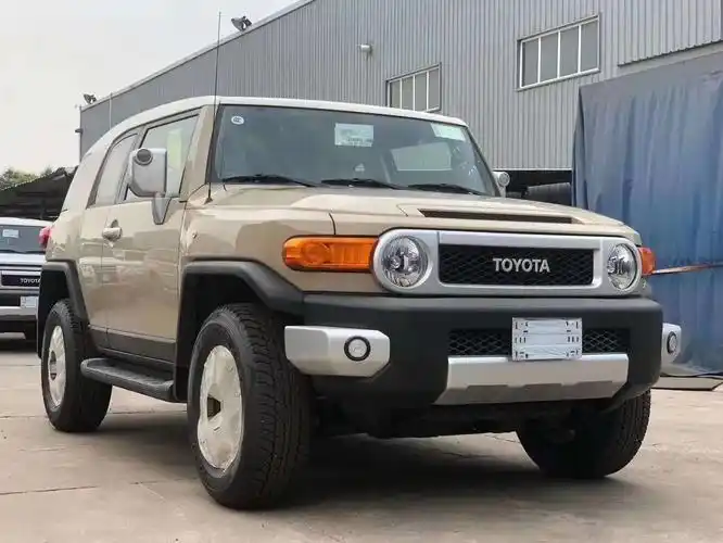 2020款丰田fj酷路泽4.0l 硬派越野全面升级