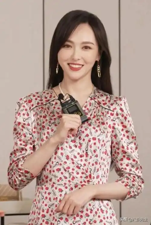 杨紫和唐嫣合照(杨紫和唐嫣吻戏)-星座梦城