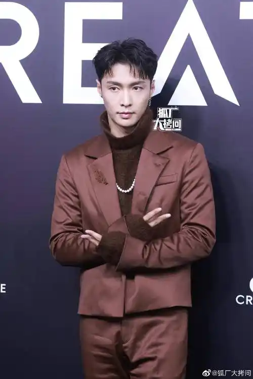 gq造型:杨颖 宋茜 李沁 陈都灵 杨幂 张艺兴 白鹿 李一桐 李现 王阳