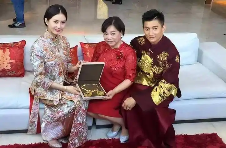 回顾刘诗诗17岁成名巅峰时刻嫁给二婚吴奇隆如今生活一地鸡毛