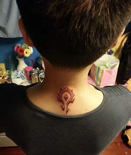 颈部魔兽世界部落纹身图案