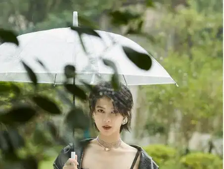 质疑钟南山遭禁言?女星沈佳欣海外平台喊冤,2字疑暴露背后玄机