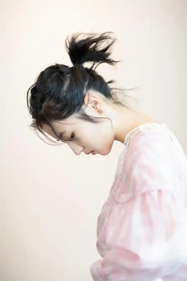 张子枫长裙清新优雅风写真曝光 网友:真心被美到