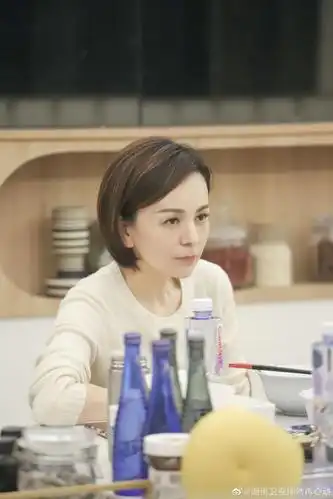 新浪娱乐讯 近日,《怦然再心动》释出一组剧照,王琳一头短发利落整洁