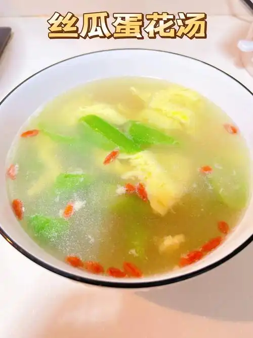 道丝瓜蛋汤,材料只需要丝瓜和鸡蛋,简单的食材就可以做得很鲜香,做法