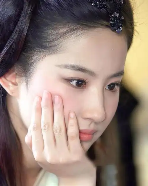 刘亦菲青涩岁月里的婴儿肥美人奇迹!