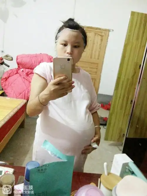 2号的预产期,怀的是双胞胎宝宝,肚子好大.