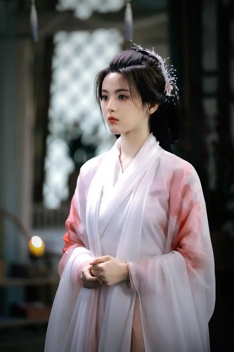 杨超越古装造型温婉动人 杨超越在全新古装玄幻剧《七时吉祥》中的