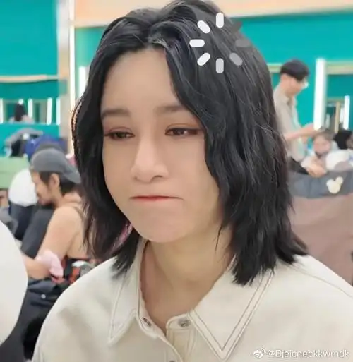 今天超话换头像了吗,没换. @尚雯婕工作室