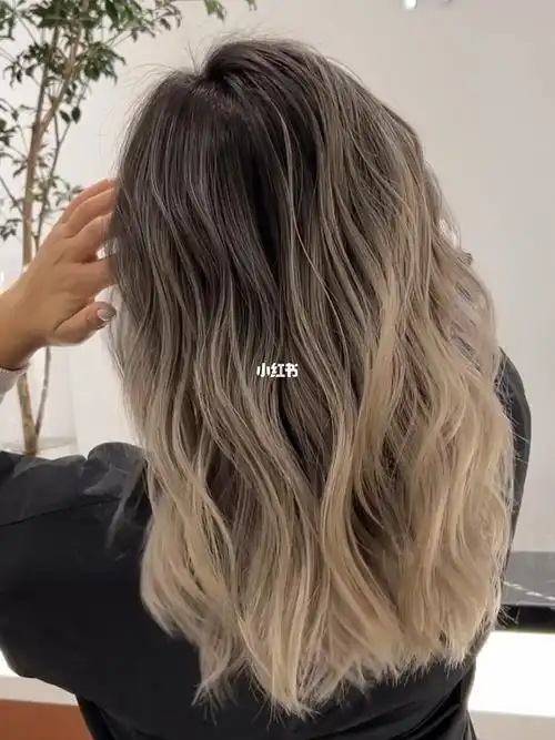 灰金色balayage |挑染→巴黎画染|轻欧美发色