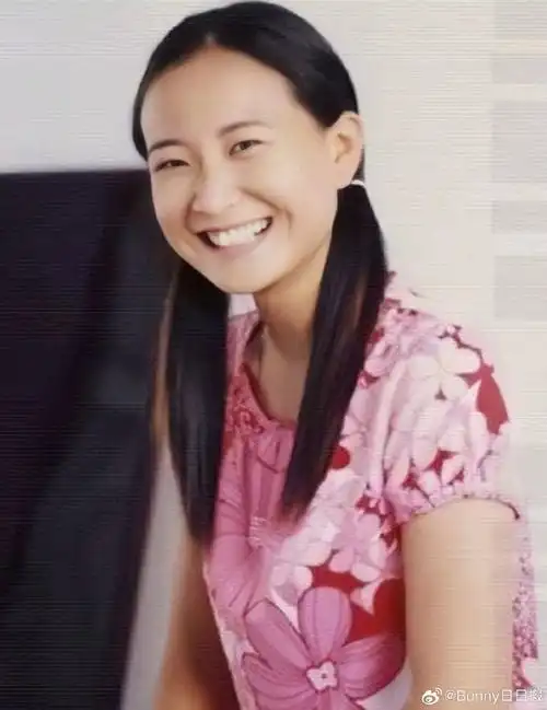 贾玲太美了 不是变好看了 是一直都很美  年轻的时候真的又瘦又漂亮!