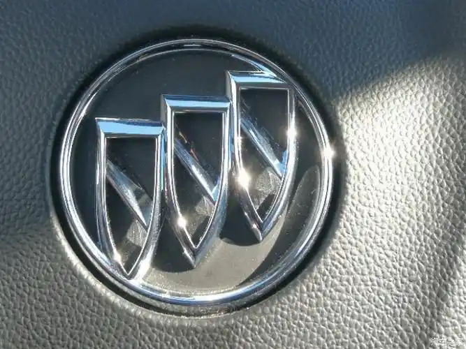 这是我车的车标,别克汽车,三个盾牌样式的标,安全系数还可以,车内知名