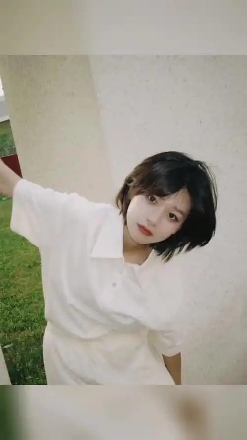 学生党可以尝试的发型中层次短发77八字刘海,修饰脸型,少年感满满