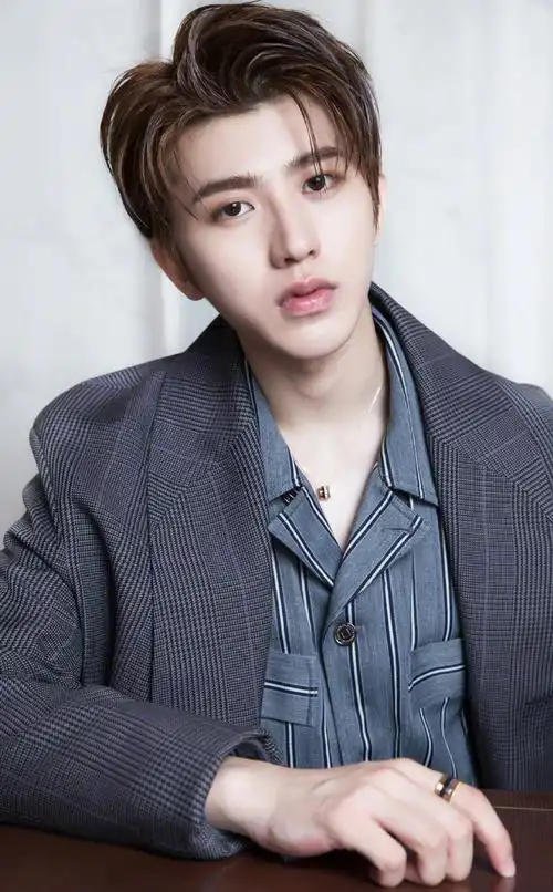 蔡徐坤cosmo时尚美丽盛典帅气图片