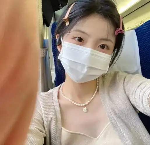 17岁同一个女生真人超好看戴口罩可爱头像(精选多张)图片