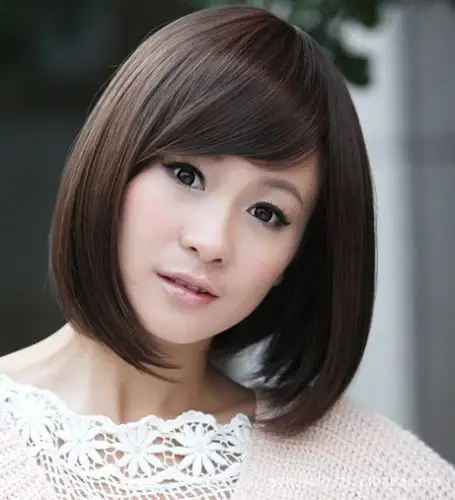 我适合哪种发型呢 国字脸,头发齐肩,较贴头皮,19岁,风格需要清新甜美