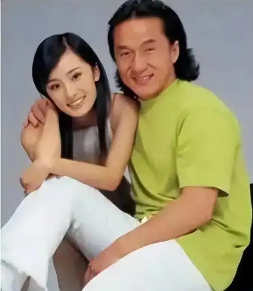 明星刚出道拍广告的样子林心如土气杨幂方脸张雨绮膀大腰圆