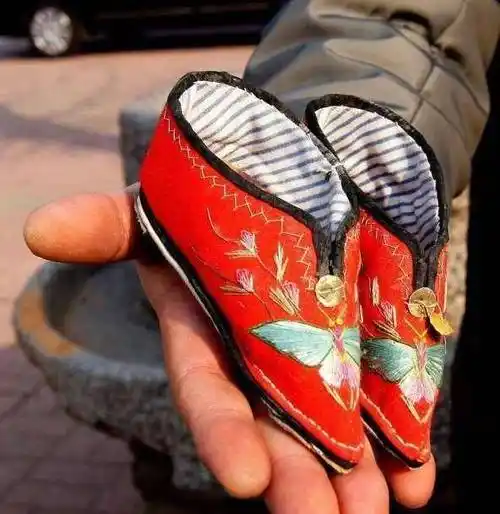 一组图看三寸金莲,越痛苦真的就越幸福?_小脚_女子_古代