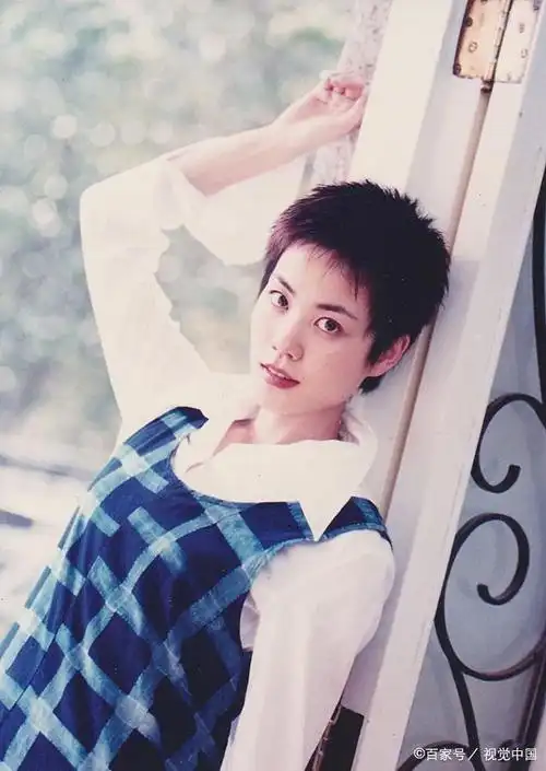 王菲短发旧照 网友直呼认不出