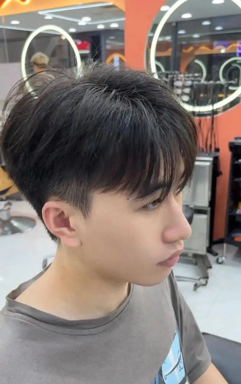 73男生超自然韩系碎盖～这款发型没有过多的缺点,胖胖男生不推荐