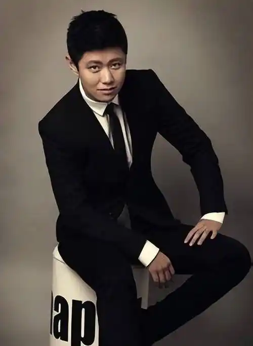 赵荀:演特种兵走红,一部戏用八个替身,为了等他在剧组停工半年_毕业