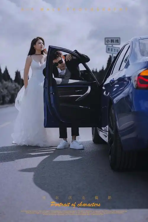 带着爱车一起拍婚纱照