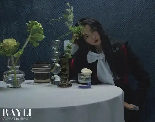 关晓彤x瑞丽服饰美容二月刊封面大片