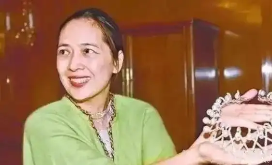 文/晏凌羊刘銮雄第一任老婆宝咏琴的故事,也挺让人唏嘘的.