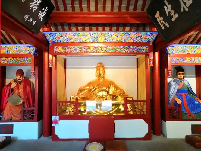 南阳张仲景博物院医圣祠