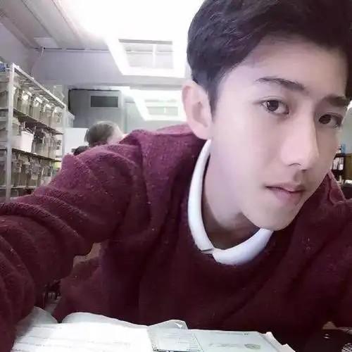 ikun绝了!蔡徐坤早年唱吧流出,海量青涩歌曲,照片了解一下