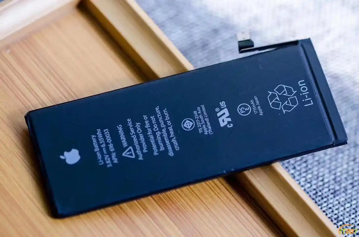 苹果全系列手机原装电池更换,小雨商城120元起,立等可取