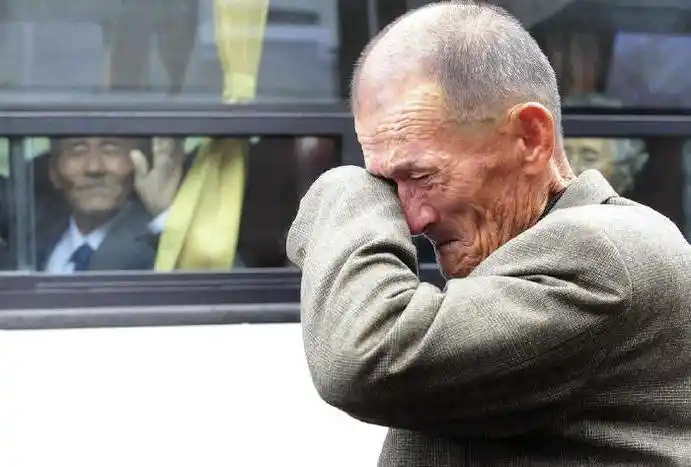 一组催人泪下的珍贵历史图片,每一张图都能引起我们的深思