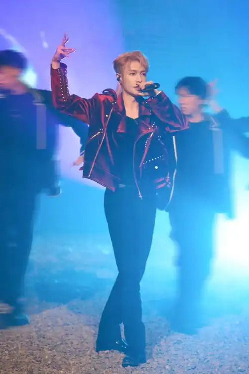 梅赛德斯-奔驰品牌挚友@张艺兴受邀出席"g级越野车焕新传奇派对".