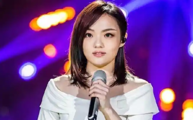 徐佳莹ins关注列表