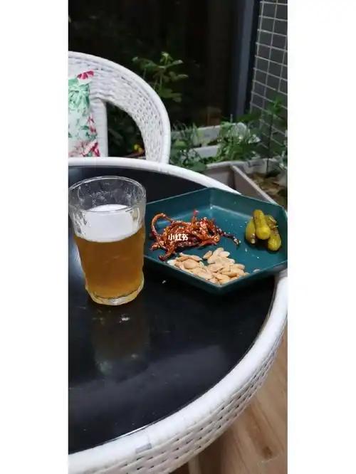 真的不想每天下班回来家里就我一个人,我希望万家灯火里有一盏灯为我