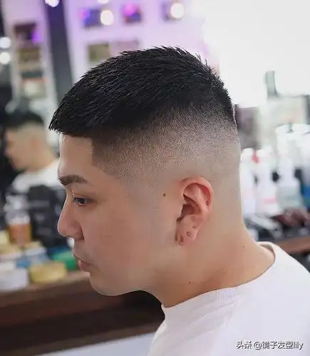 男发无论怎么剪还是两侧推短受欢迎越来越多男士这样剪