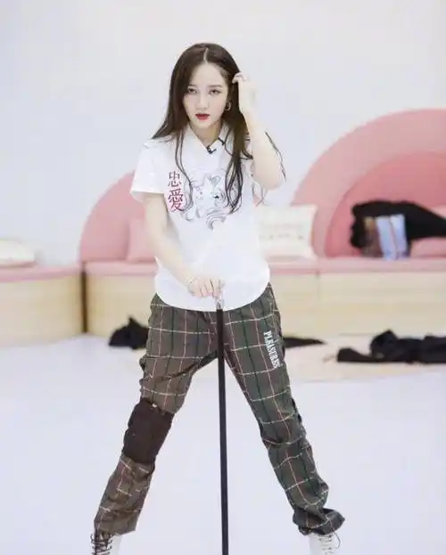 最离谱的就是,韩国二代女团的舞担,比不过业余的姐姐们_孟佳_missa