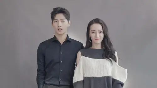 杨洋热巴互送杀青礼物对视牵手太甜了吧这剧能不能明天就播