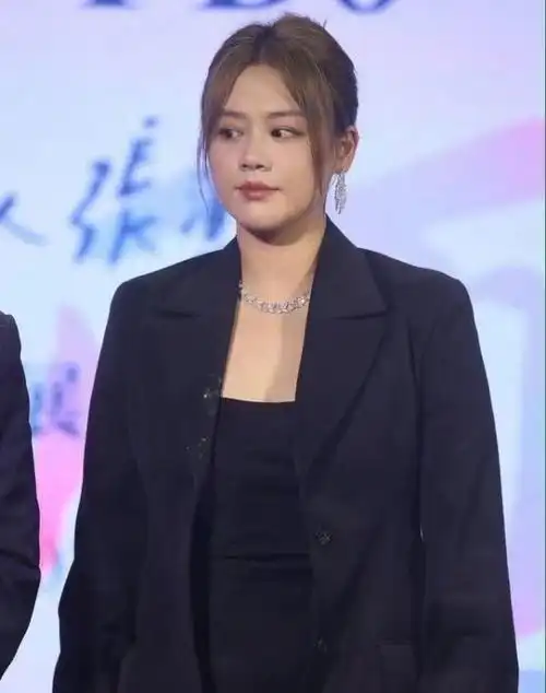 马思纯新剧身材被夸赞胖成140斤却美成电影脸造型开挂