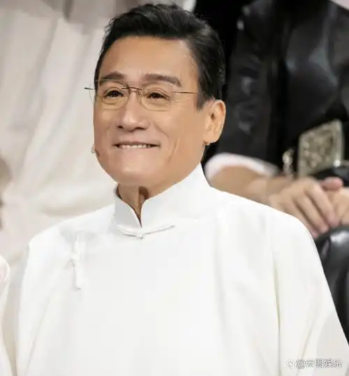 2月1日是梁家辉65岁生日,双胞胎女儿梁静曦在个人社交账号上晒出大量