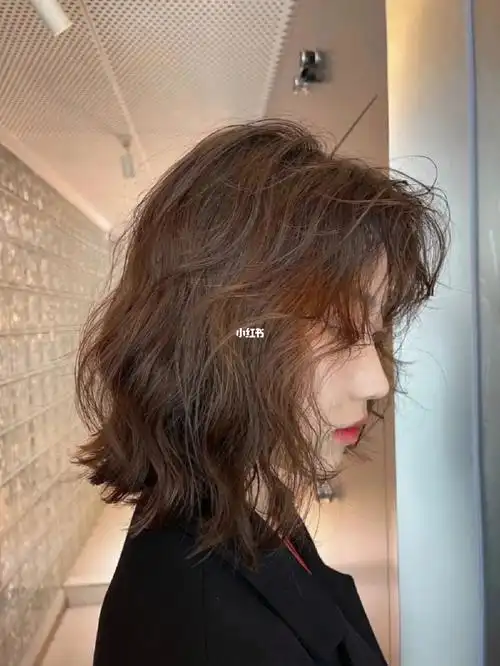 短发凌乱烫