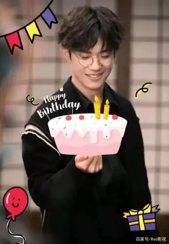 因为王源在千玺原图的基础上还给千玺加了一个蛋糕,如果没有记错的话