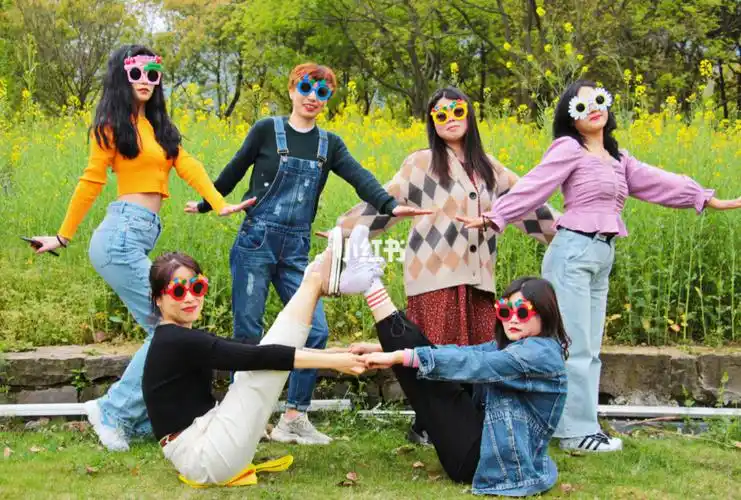 集美们的沙雕记录_沙雕_拍照姿势_春游_春天去哪玩_沙雕式拍照_摄影