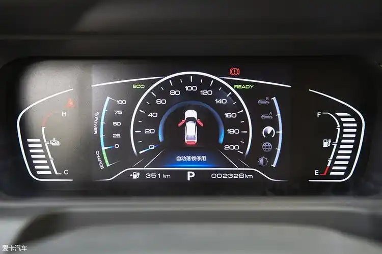 在充满电之后,东风风神e70仪表盘上显示的剩余续航里程为351km.