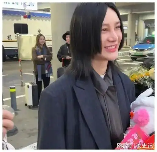 戚薇|快女|洪辰|何洁|刘忻|尚雯婕|李斯丹妮|演唱会现场_网易订阅