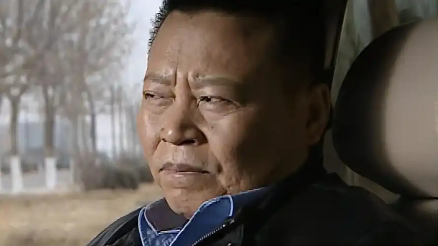 神圣使命两人埋怨黑老大队长教局长做事这局长还乖乖听话