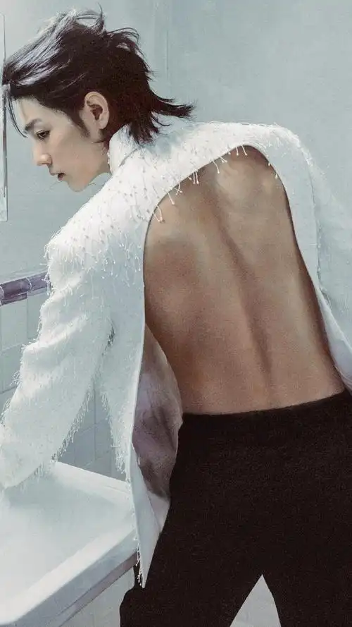 肖战为拍射雕英雄传增重##肖战背沟好深#肌肉线条,好自律的战战我这