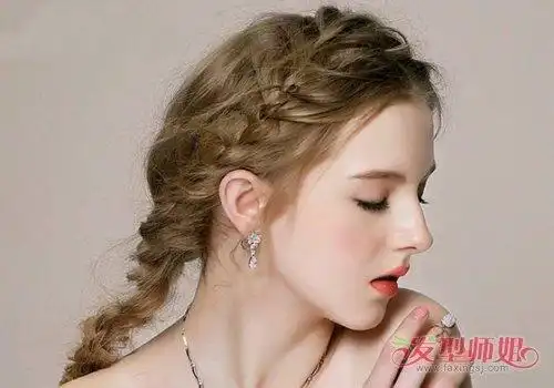 巧手女孩也要编辫子发型扎法图解吗 基础编发学会了也要玩玩花样呢(3)